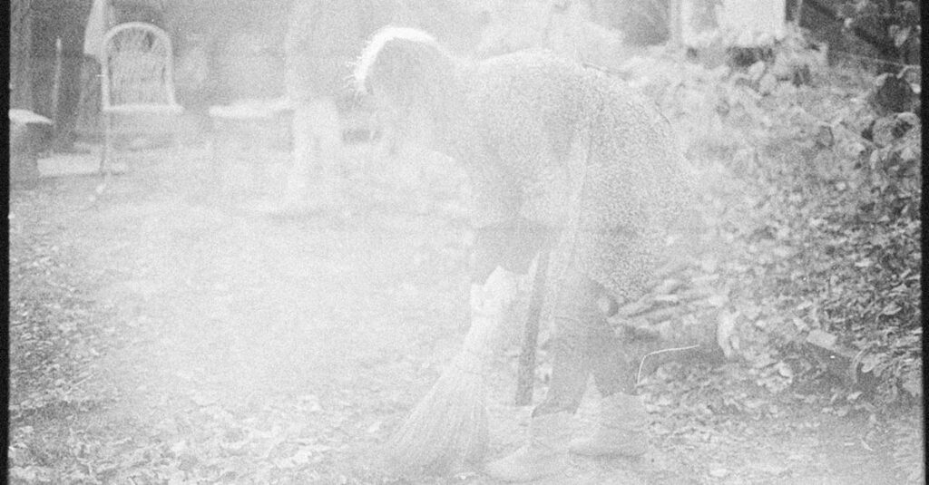 30分から利用できる家事代行サービスのイメージ。忙しい家庭で家事を助けるスタッフの様子。