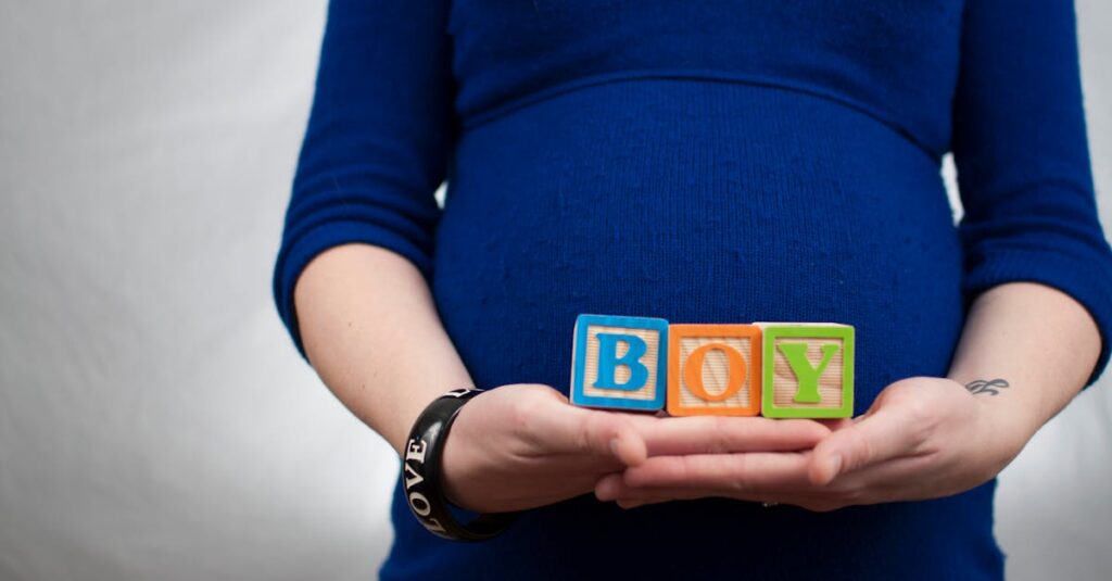 ママと赤ちゃんが日常の中でやさしく触れ合うBerpyの世界観を伝える画像。