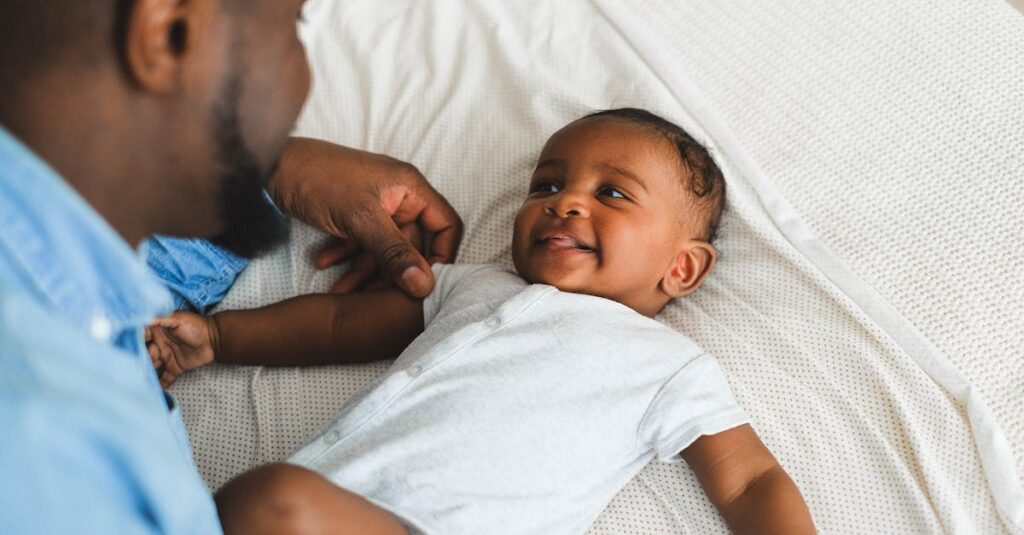 毎日の中にあるささやかな幸せや特別な瞬間を象徴する、赤ちゃんの笑顔の画像。
