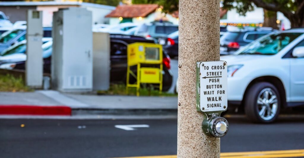 材料を鍋に入れてボタンを押すだけで料理が進む様子