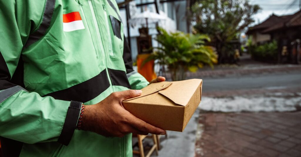 リスクなく気軽に宅配を試す人のイメージ