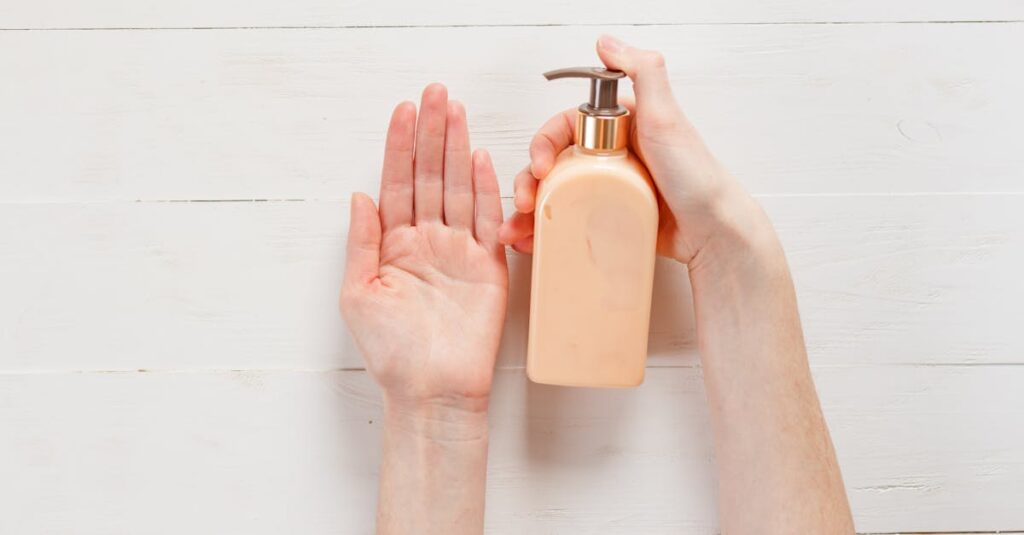 アロベビー ミルクローションで1週間後に得られたもちもちツルツルの肌の変化。手触りや見た目の違いが明らかな様子。