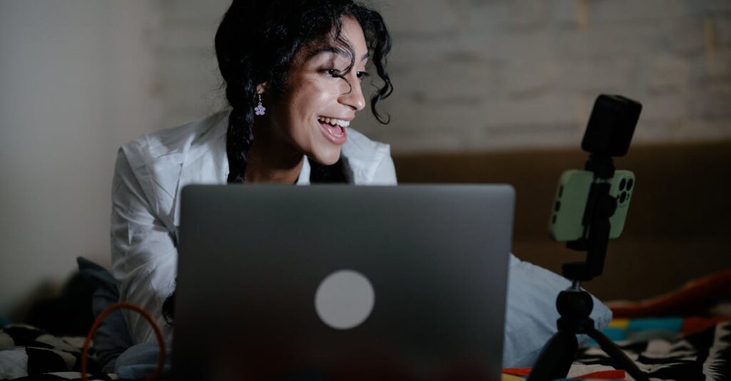 スカパー番組を録画するためのレコーダー設定や対応機器の図。