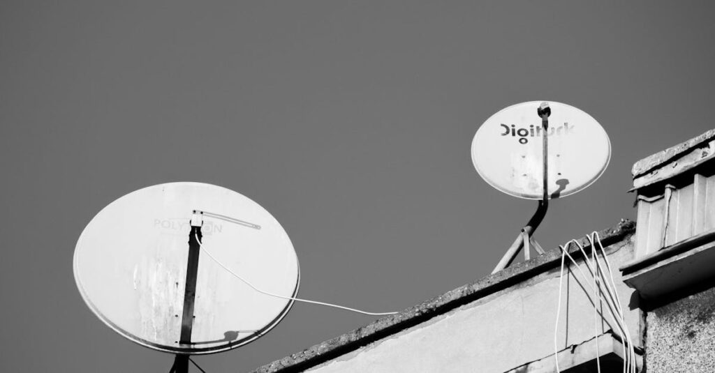 スカパーの視聴に必要なアンテナ設置とテレビ周辺機器の構成。