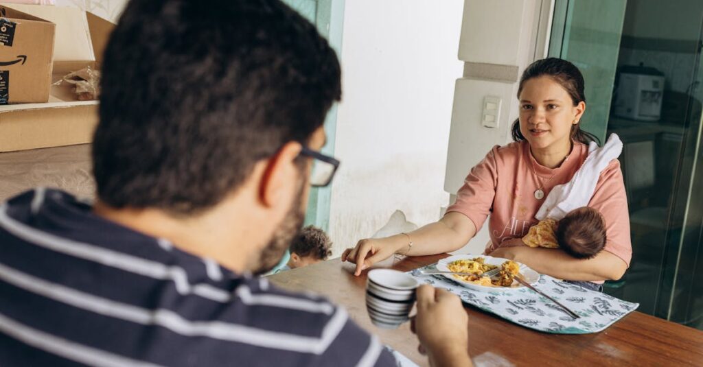 子育て中のパパママが時短に活用するつくりおき.jpの惣菜と笑顔の食卓