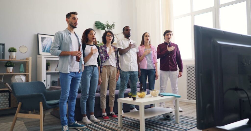 スカパーの公式サイトやサポートページをチェックしている様子。