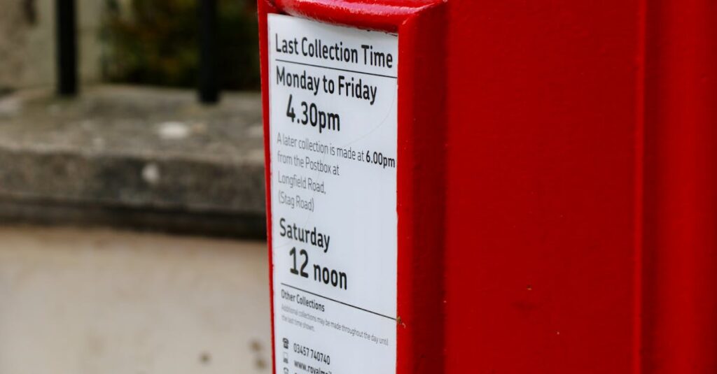 急な来客の前に家事代行を使って部屋を整えるシーン。来客直前でも安心して依頼できる様子。