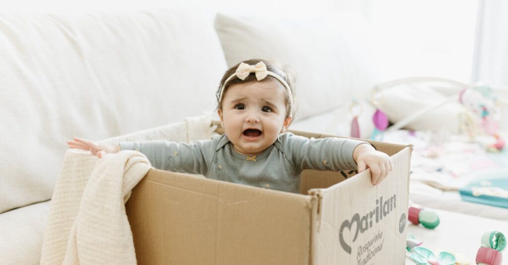 すぐにおもちゃに飽きてしまった子どもの姿