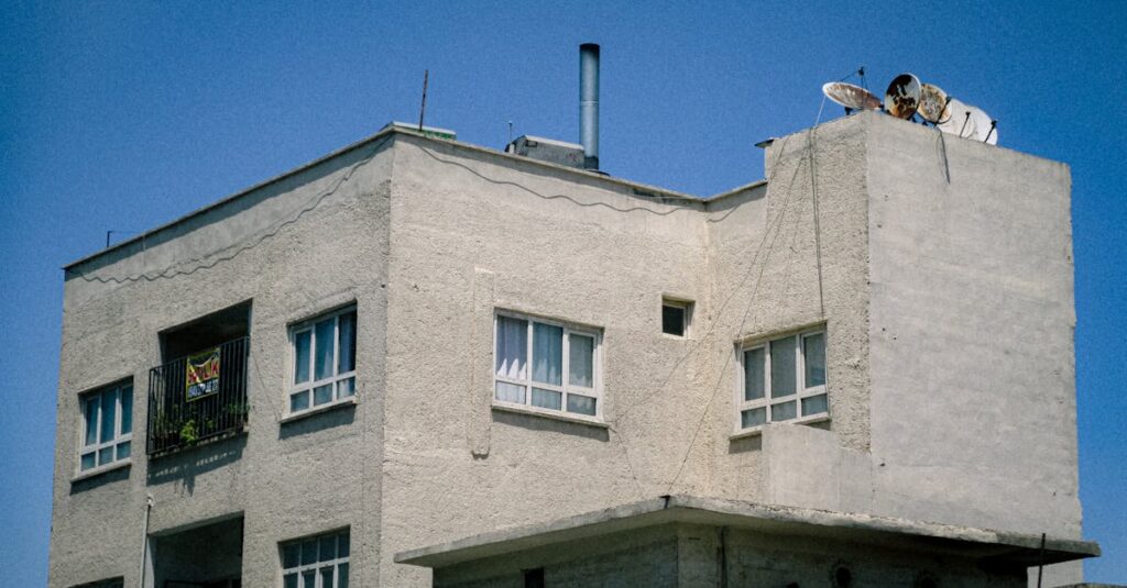 スカパーと他社のテレビサービス（WOWOW、ひかりTVなど）のキャンペーンを比較している図。