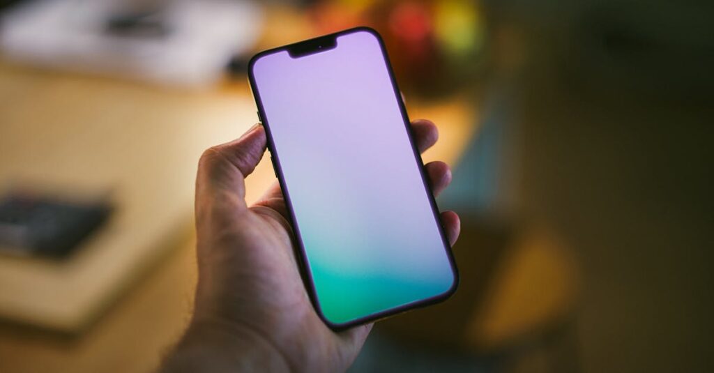 材料を鍋に入れてボタンを押すだけで料理が進む様子