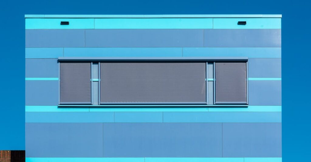 スカパーと他社のテレビサービス(WOWOW、ひかりTVなど)のキャンペーンを比較している図。