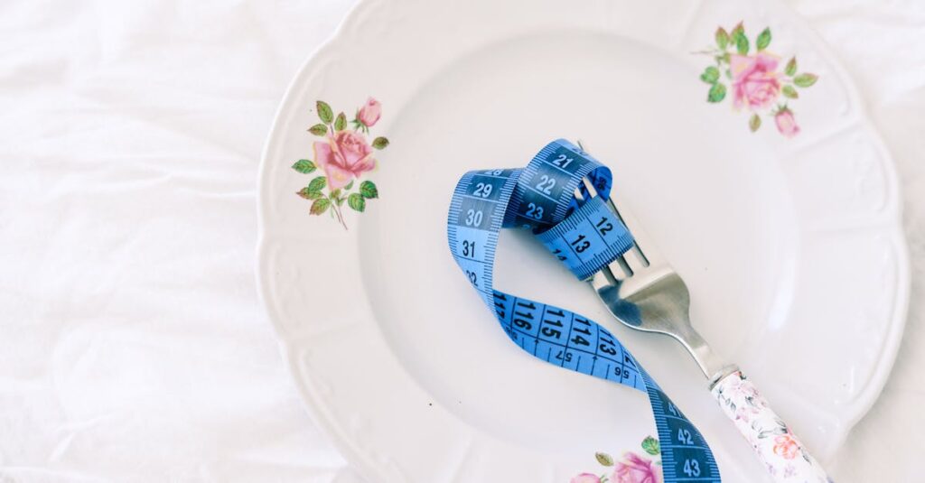 パルシステムの宅配食品の量をチェックする様子