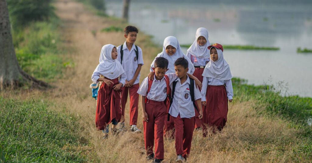 地域密着型家庭教師が地元の最新受験情報を提供している様子