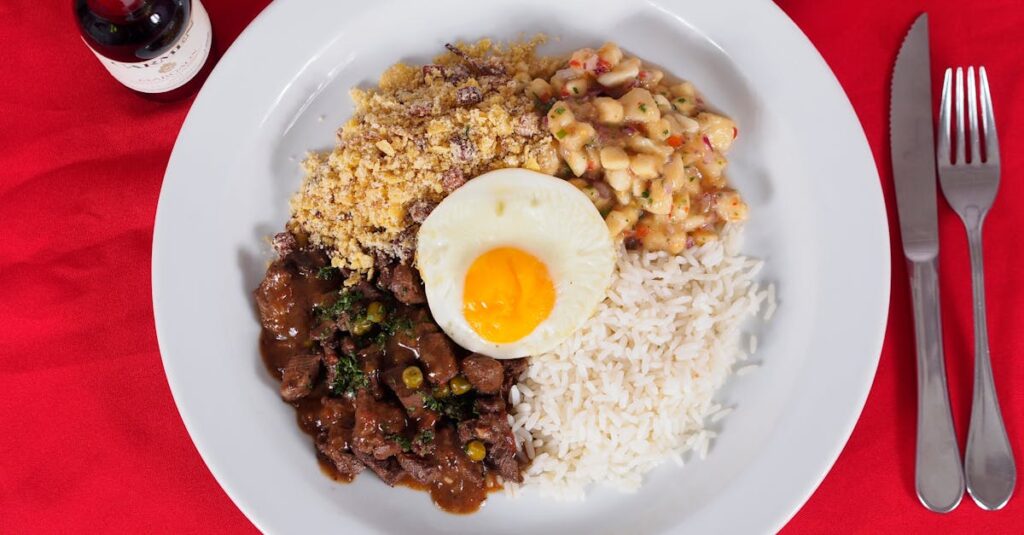 冷蔵宅配食の便利さを示す解凍不要の手軽な食事風景