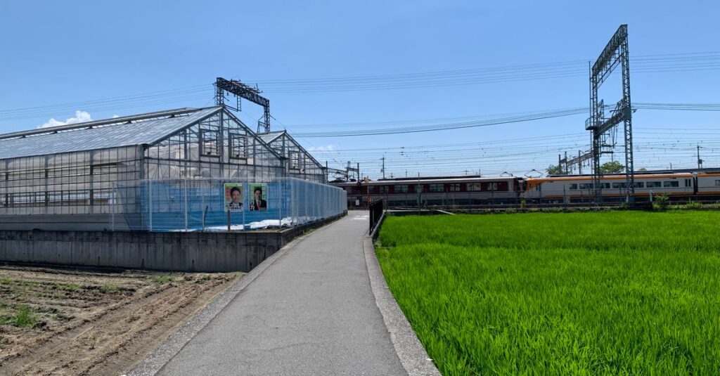 ABEMAプレミアムで通勤電車の中でもダウンロード視聴している様子
