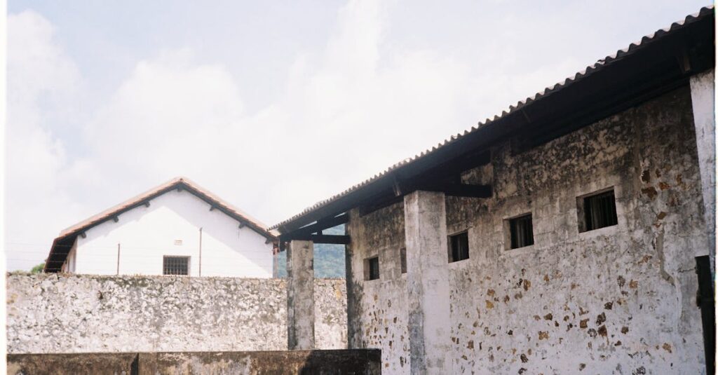 コープデリのメリットとデメリットを解説する図解イメージ