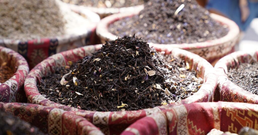 調味料サブスクで届く多様なスパイスや調味料の瓶が並ぶシーン