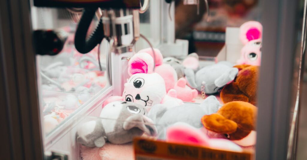 専門家が知育玩具を選んでいる様子のイメージ