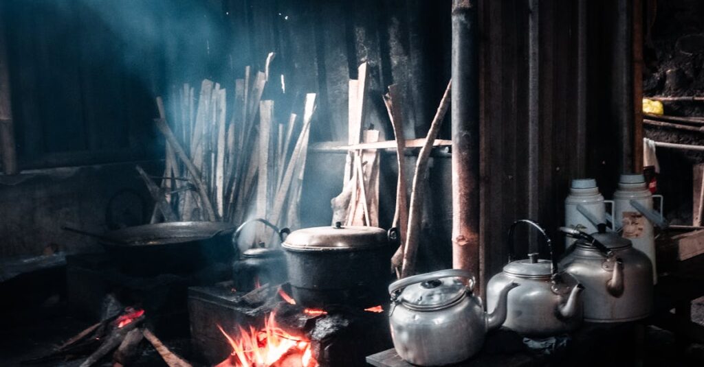 料理が苦手な人でも簡単に使えるコープデリのミールキットで楽しく調理する様子