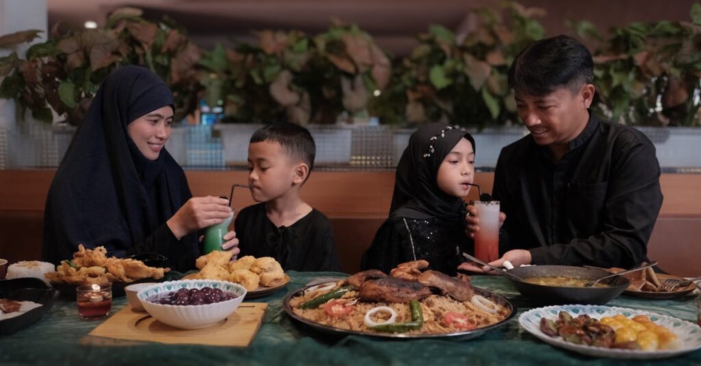 家族でパルシステムの食材を使った夕食を楽しむ様子