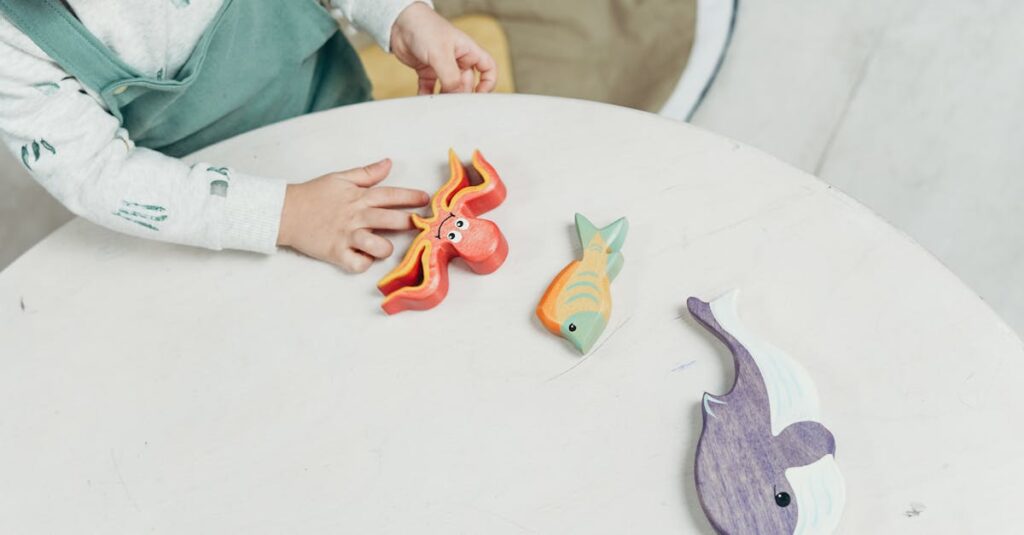 おもちゃが部屋に溢れて困っている現代の子育て家庭のイメージ