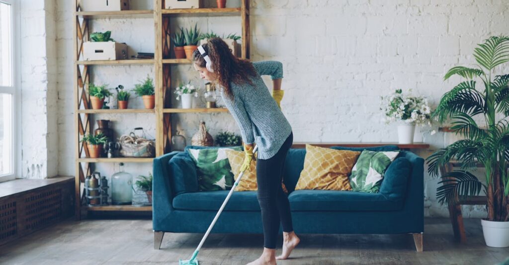 現代のライフスタイルに合った家事代行サービス。便利で快適な生活を支えるスタッフの様子。