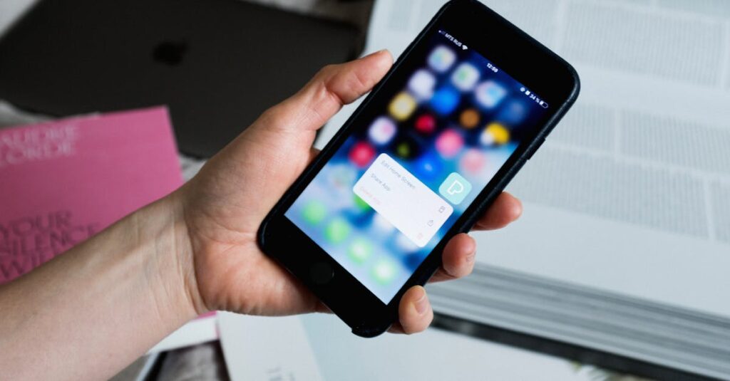 スマホで簡単に家事代行を予約できる様子。スムーズな操作と直感的なUIをイメージ。