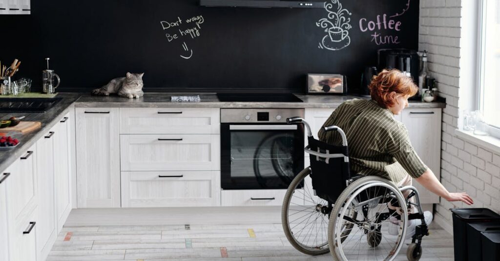 最新の自動調理鍋と調味料が並ぶスタイリッシュなキッチン