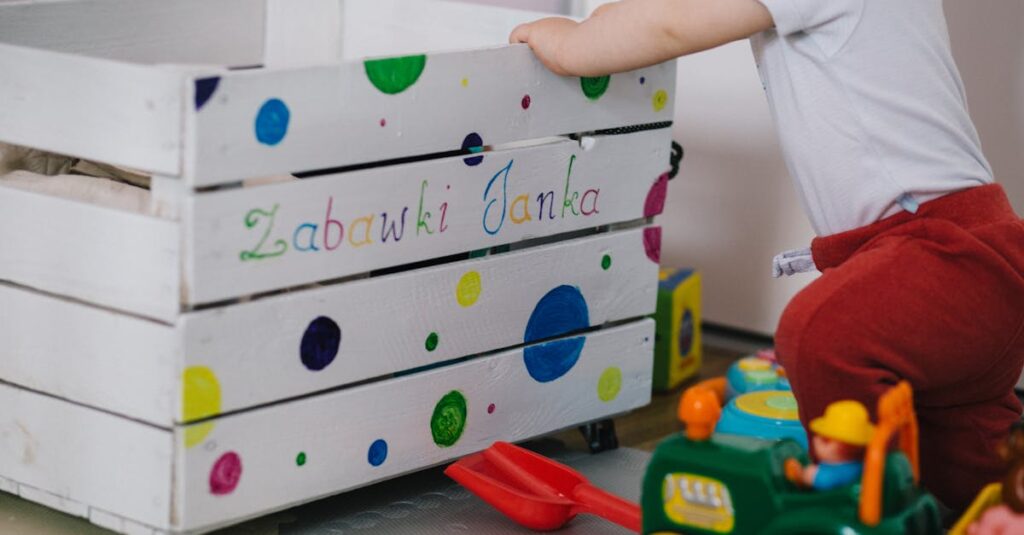 知育玩具サブスクで届いたおもちゃを楽しむ子どものイメージ