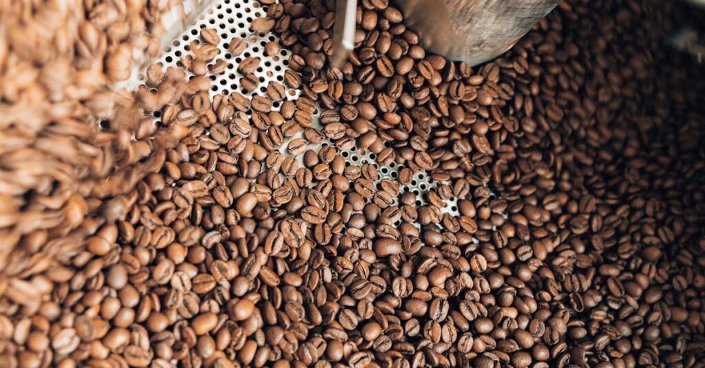 珈琲きゃろっとでは注文後に焙煎することで、香り高く鮮度抜群のコーヒーを届けています。