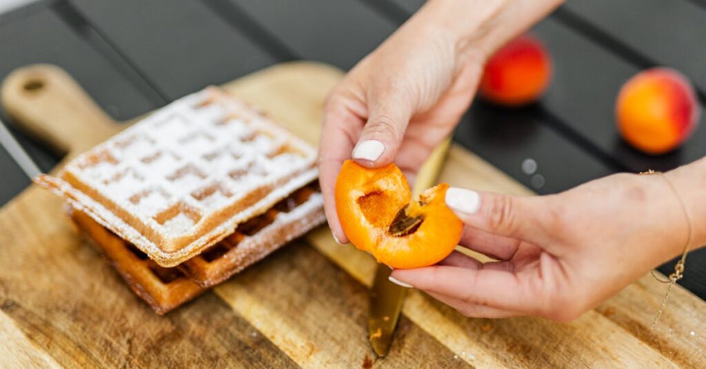 料理初心者が自動調理鍋と調味料を準備している様子