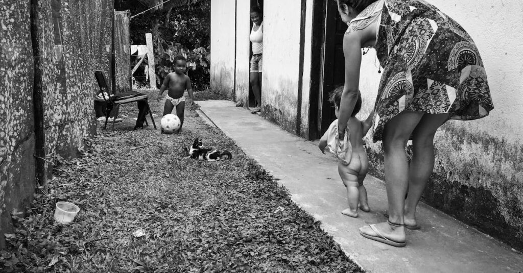 Berpyが提案する、赤ちゃんとママの何気ない日常が特別に変わる瞬間を描いた画像。