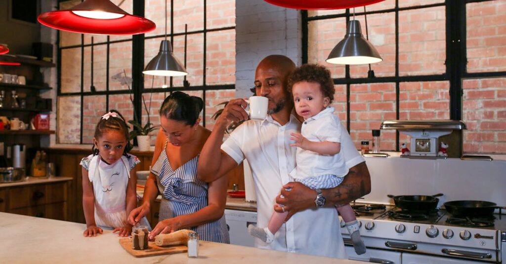 忙しい家庭で自動調理鍋を活用し、余裕ある夕方を過ごす様子