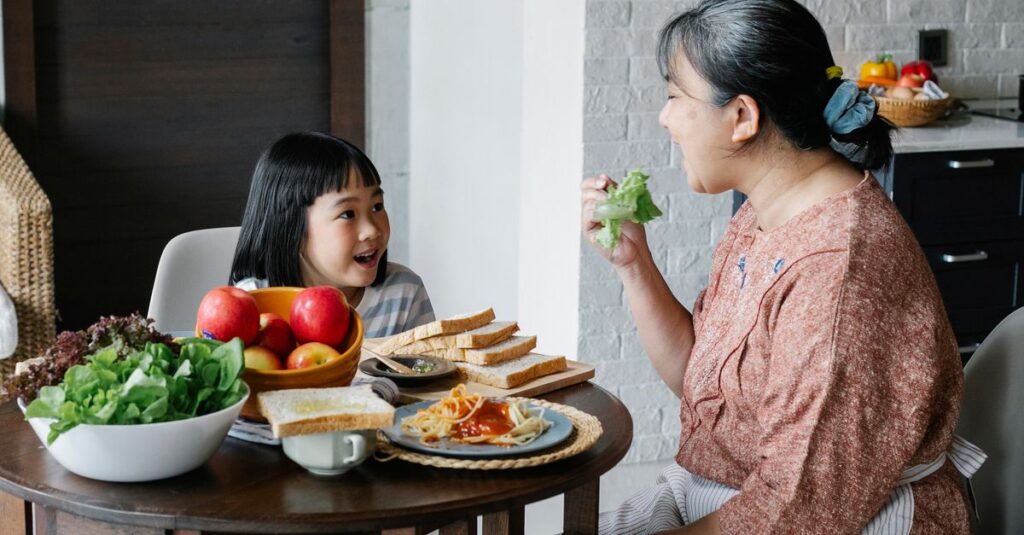 子育て期や介護期などライフステージに合わせて惣菜を活用する家庭