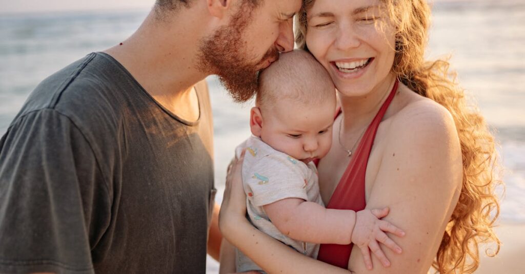 Berpyが大切にする親子の濃密な時間を象徴する、ママと赤ちゃんが静かに触れ合う画像。