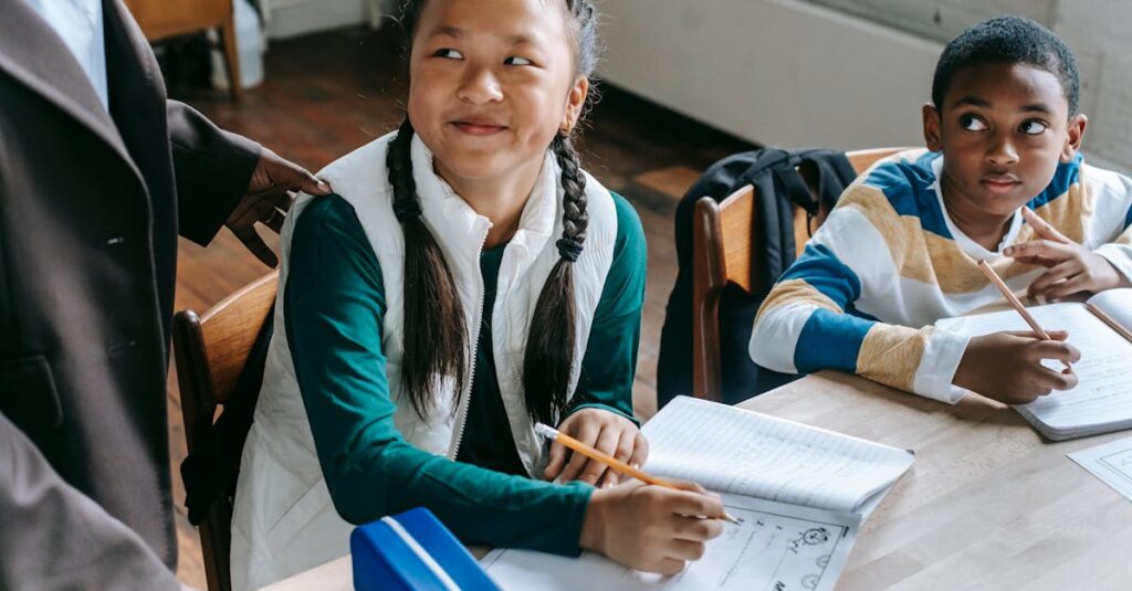 地元中学・高校の特徴を把握した家庭教師が生徒に合わせて指導する様子