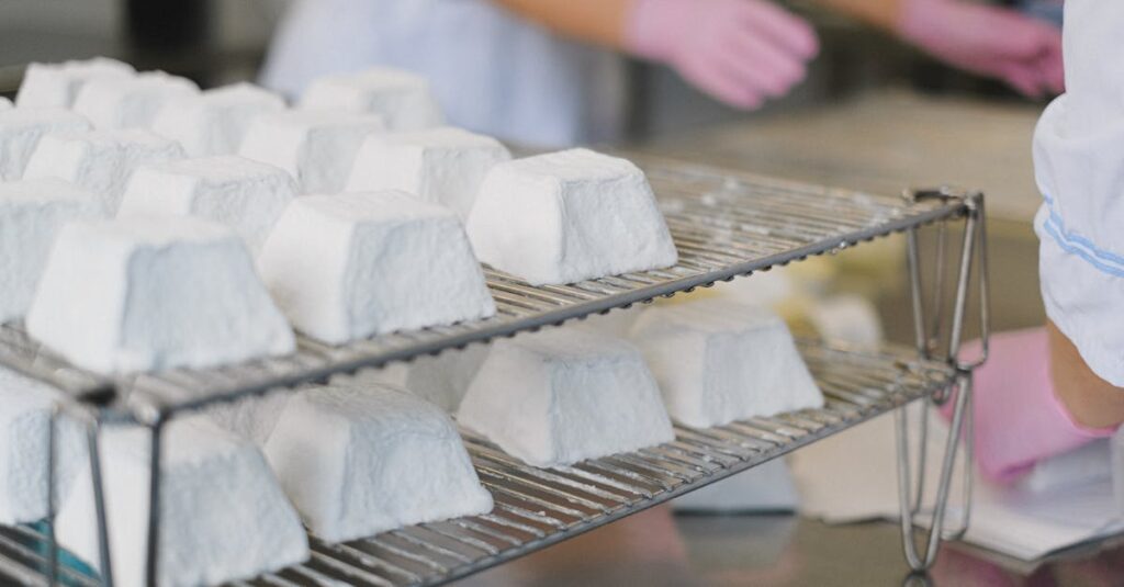 HACCP基準に沿った清潔な国内工場での調理工程