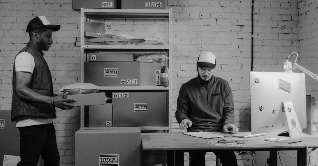 生協の宅配コープデリの配送トラックとスタッフの様子