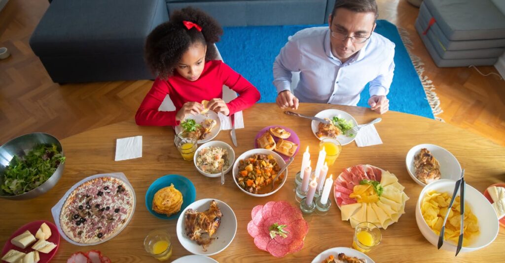 家族でパルシステムの食材を使った夕食を楽しむ様子