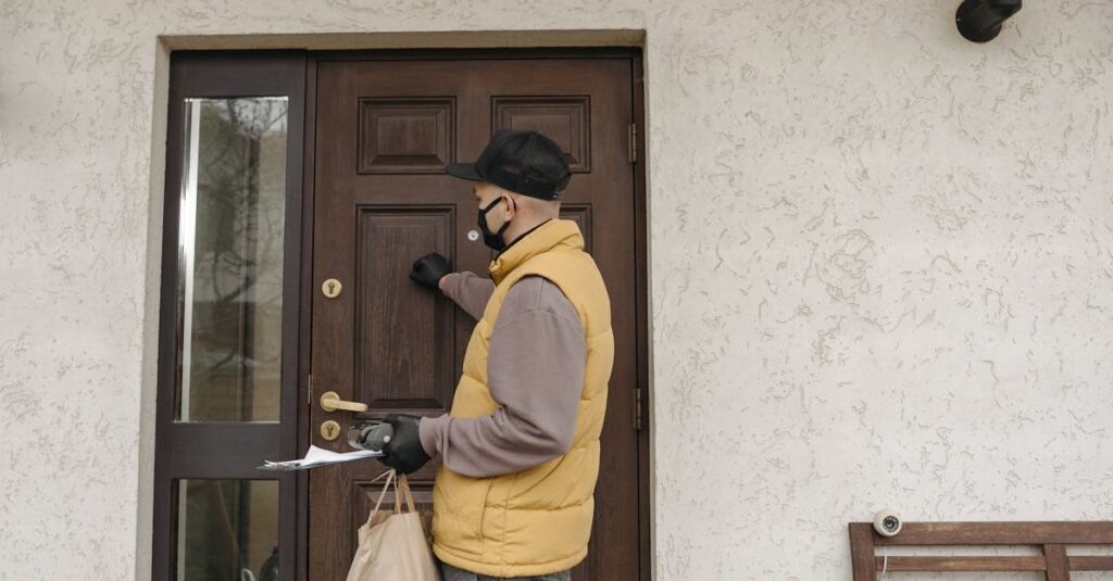 パルシステムの宅配ボックスが玄関前に届いた様子