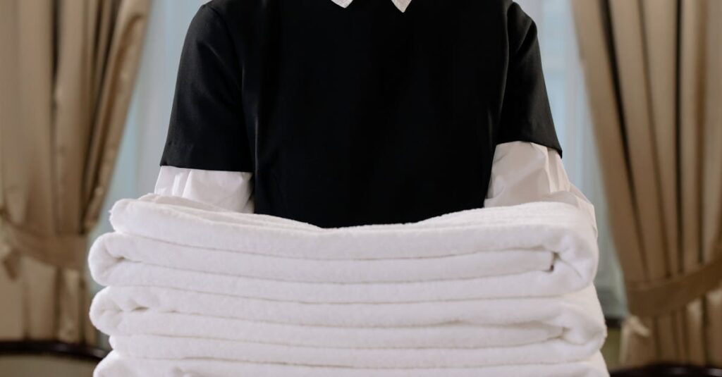 30分から利用できる家事代行サービスのイメージ。忙しい家庭で家事を助けるスタッフの様子。