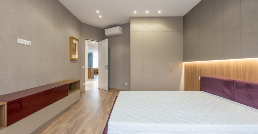 おもちゃの量を抑えたミニマルな子育て環境のイメージ