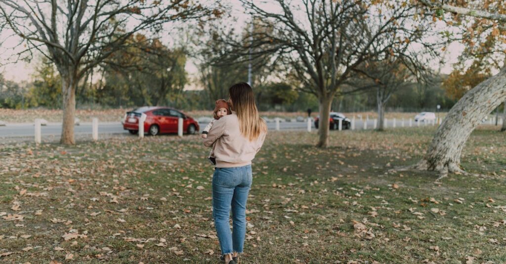 赤ちゃんと同じ目線でやさしく関わるママの姿が伝わるBerpyの視点を象徴する画像。