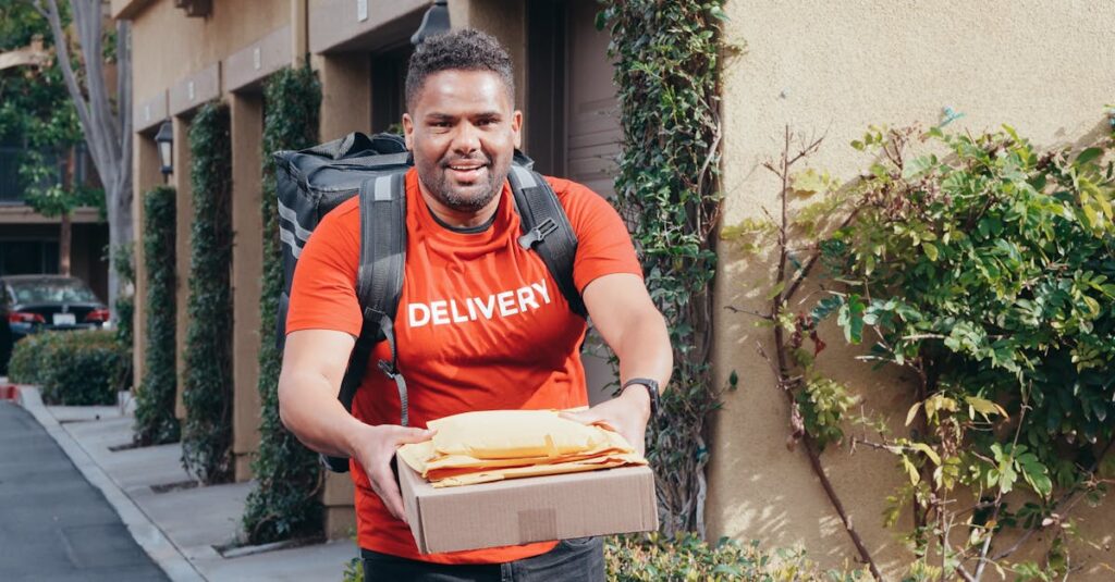 丁寧に対応するパルシステムの配達スタッフ