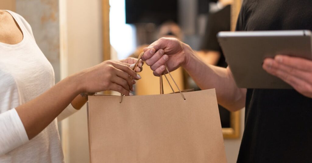 おためしセットだけ利用して終了する女性のイメージ