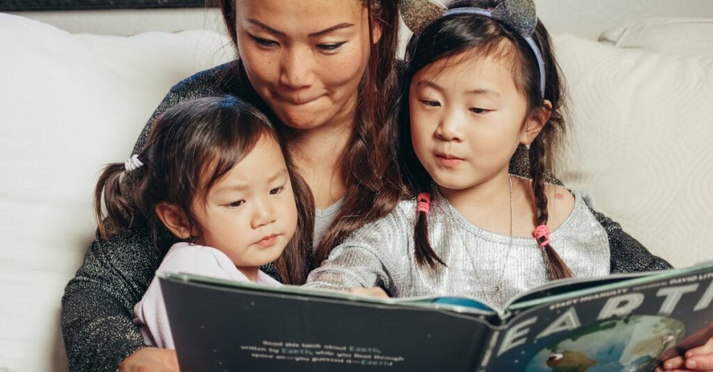 満足してサービスの口コミを読む親のイメージ