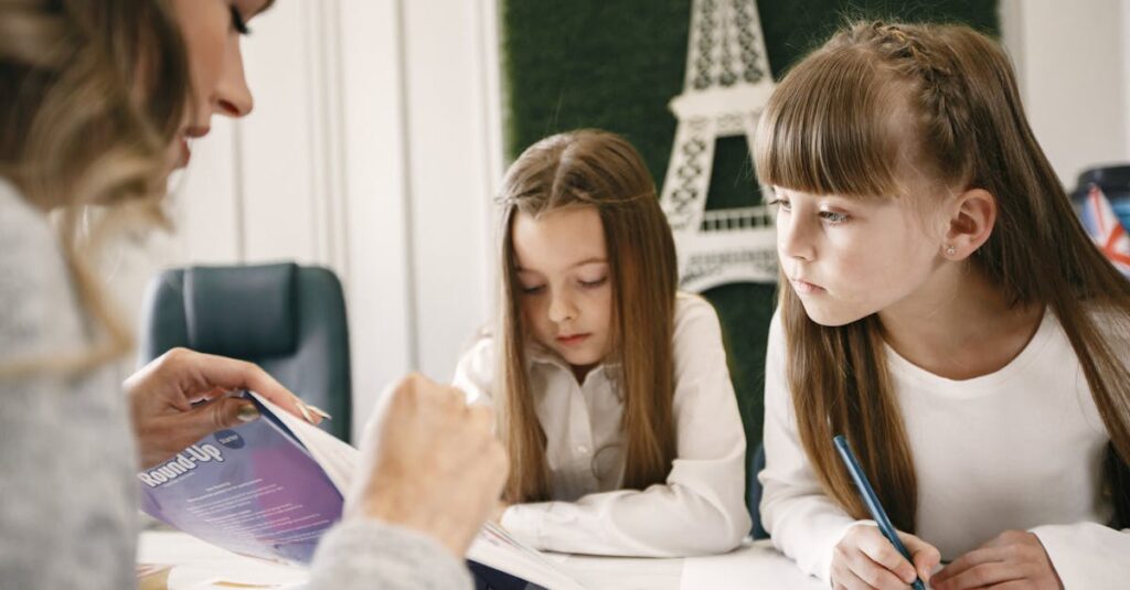 長年蓄積された家庭教師データに基づき最適な指導を提供する様子