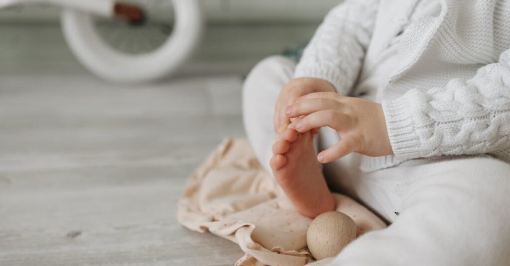 Berpyのやさしさによってママと赤ちゃんの生活に調和が生まれている様子を示す親子の画像。