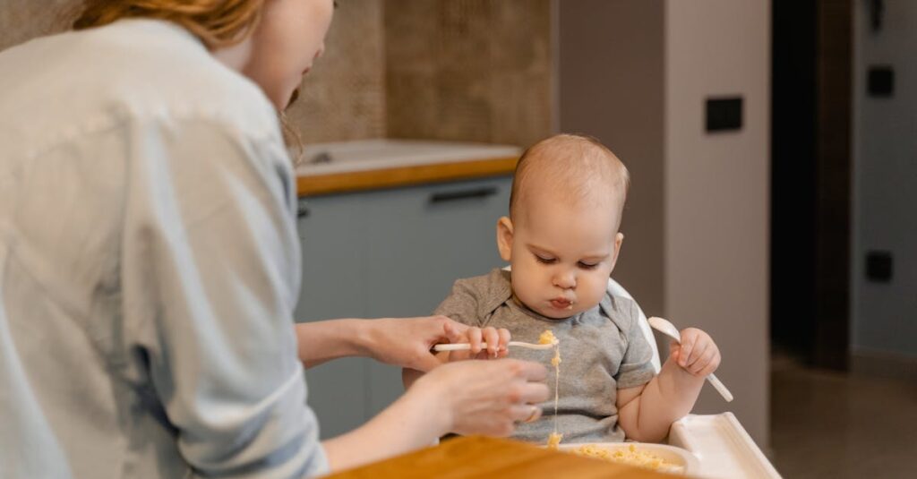子育て中のパパママが時短に活用するつくりおき.jpの惣菜と笑顔の食卓