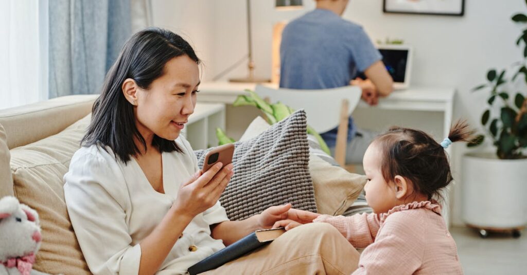 共働きでも知育に取り組む親子のイメージ